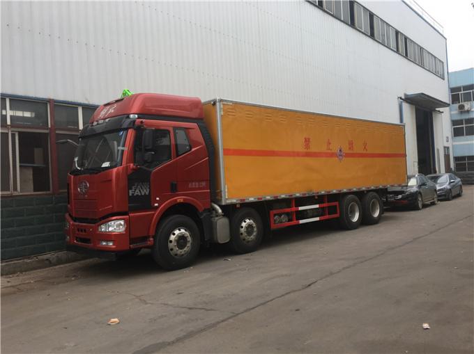 FAW 8x4 tugas berat 31 ton aneka barang berbahaya truk pengiriman van