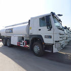 White HOWO 20000L 6 × 4 Tanker Minyak Truk Diesel Fuel Type Transmisi Manual