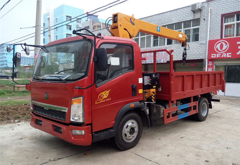 4x2 2 Ton Boom Truck Crane / Light Lorry Mounted Crane Dengan WLY6T46 Gear Box
