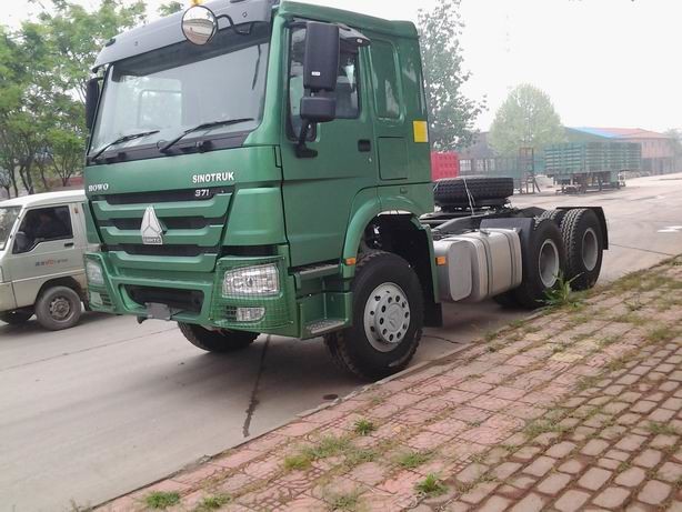 Sinotruk Howo 6X4 Tractor Trailer Truck Dengan Mesin 420hp ZZ4257V3241W