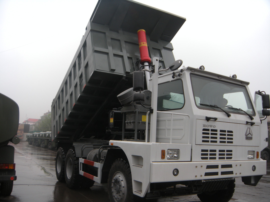 HOWO 70T Tipper Truck Penambangan / Off-Road Dump Truck ZZ5707S3840AJ
