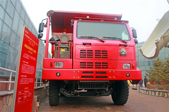 Warna Merah Sinotruk Howo Dump Truck 6 * 4/30 Ton Tipper Truk penambangan dumper