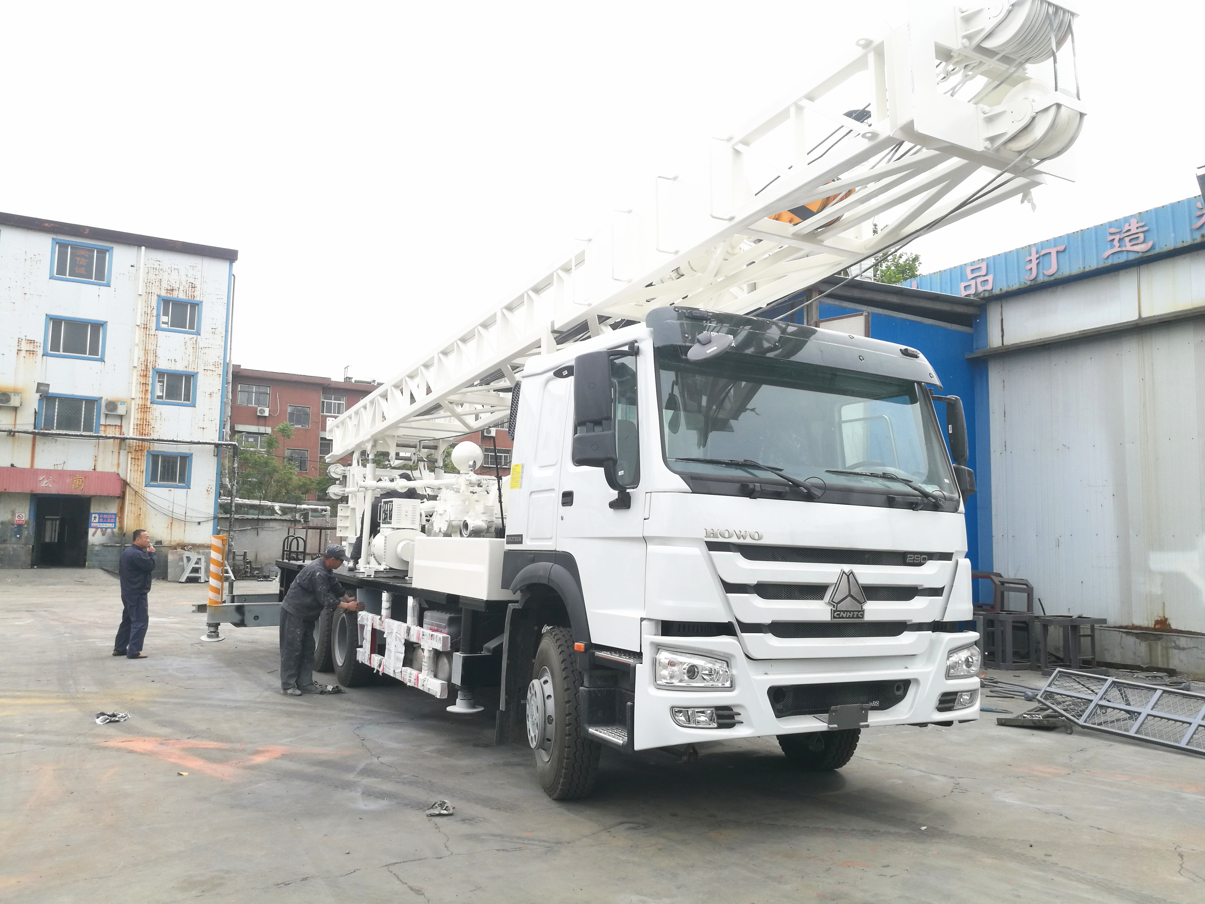 BZC400CHW Truck Mounted Water Drilling Machine 400m Drilling Kedalaman Chassis Sinotruk