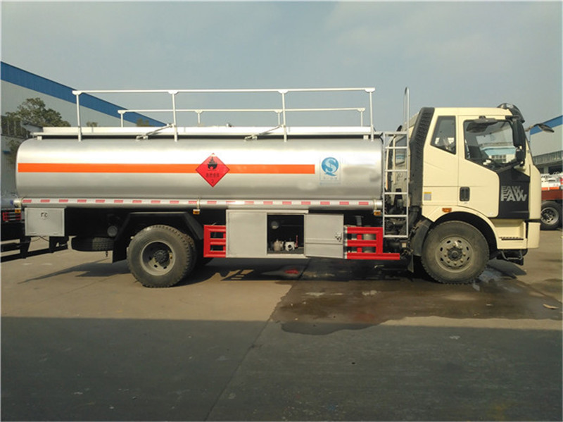CA1115P 15000 Liter Diesel Tanker Truck Dengan Sistem Hidrolik Elektrik