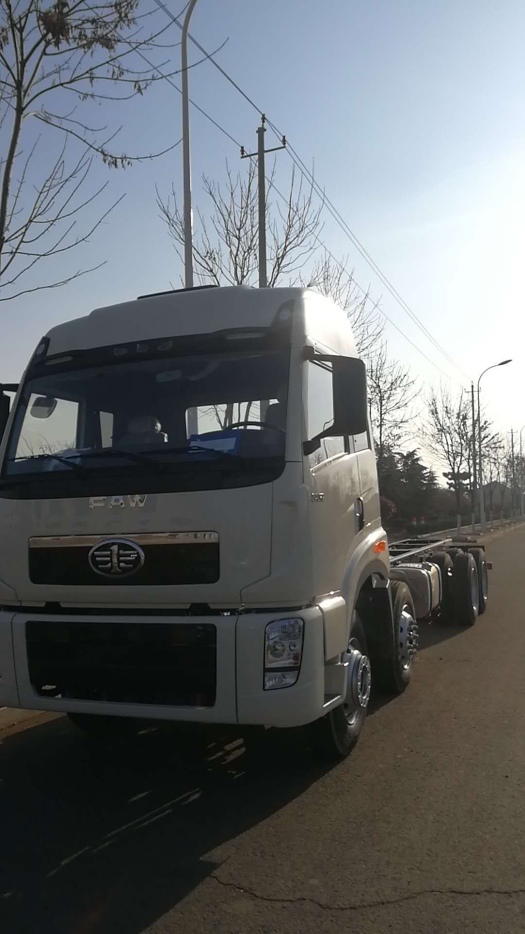 FAW J5P Diesel Heavy Cargo Truck Untuk Pengangkutan Transportasi Industri