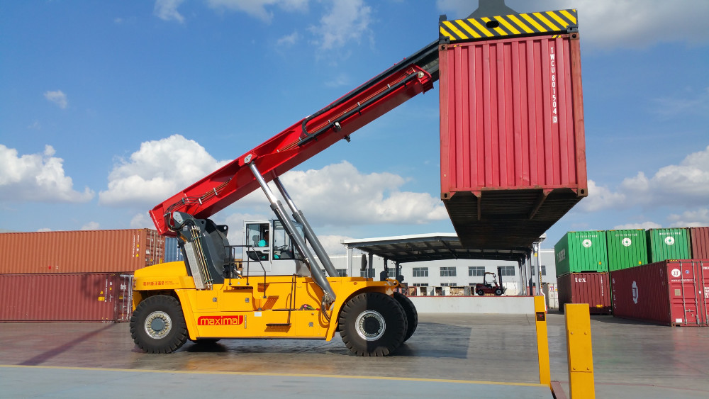Maxi - Mal 45 Ton Mencapai Stacker Kontainer Lifting Forklift Dengan Mesin Diesel CRS4532