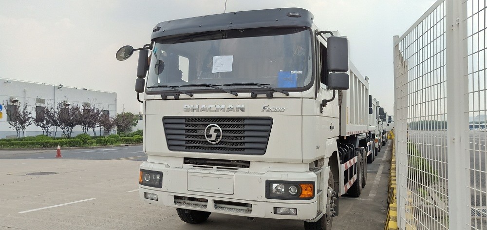 Putih Dump Truck F2000 6X4 21-30 Ton Euro 2 Tipper Drive Kanan