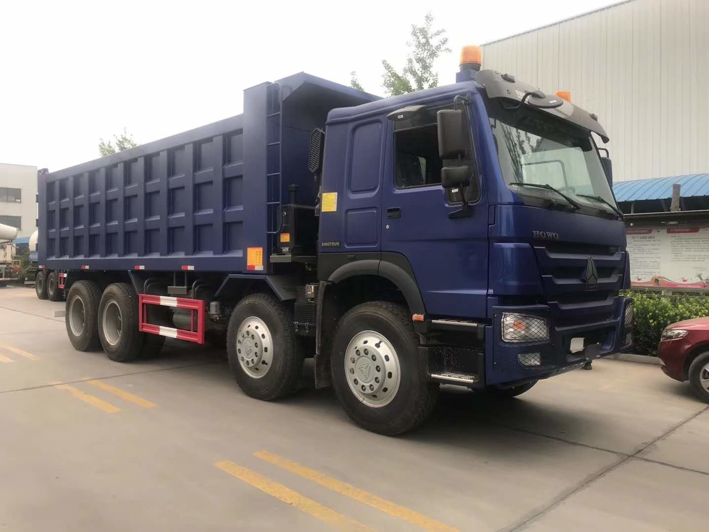 SINOTRUK HOWO 8x4 ZZ3317N Tugas Berat Dump Truck