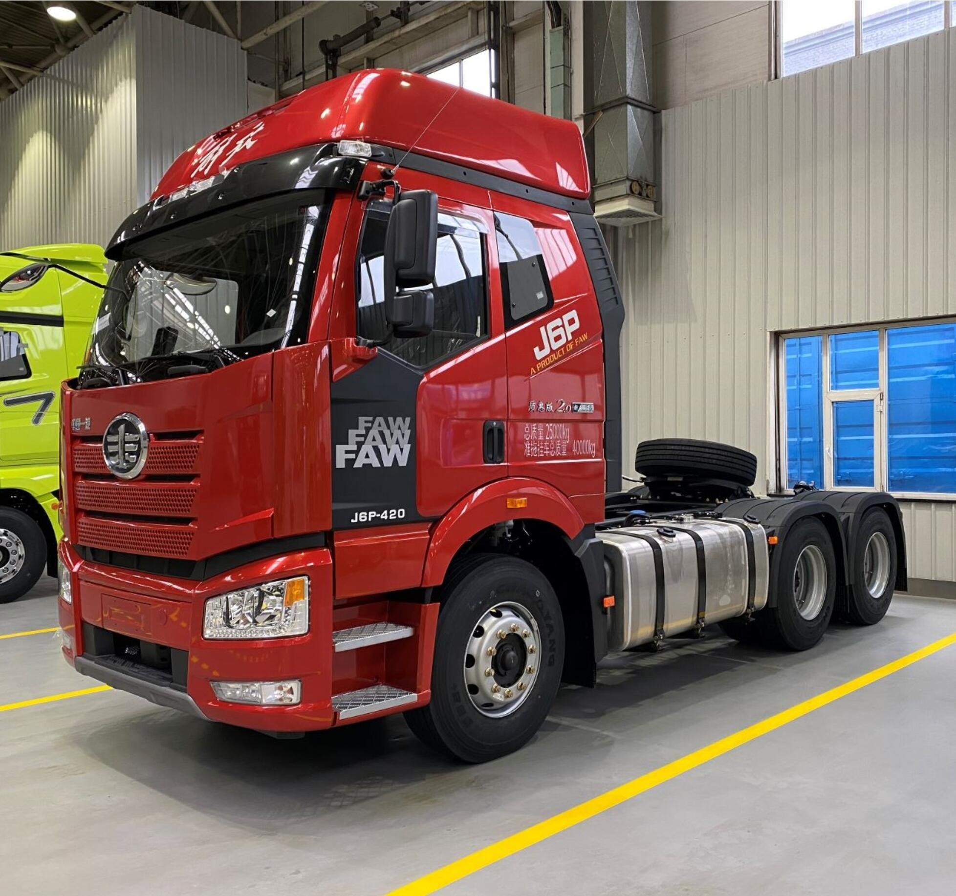 ISO9001 JIEFANG J6P 6x4 Trailer Truck Head Untuk Transportasi