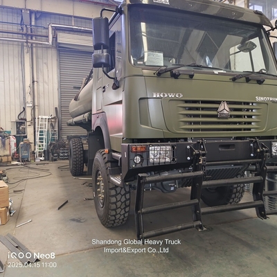 Tangki bahan bakar Pengangkutan Minyak HOWO Tanker Truck With Low Pricehowo 4X4 Tanker Truck