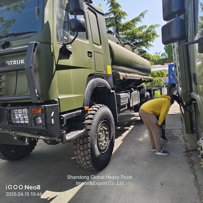 Tangki bahan bakar Pengangkutan Minyak HOWO Tanker Truck With Low Pricehowo 4X4 Tanker Truck