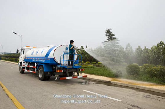 Sinotruk 3000 liter Tangki Air Truk Sprinkler Untuk Pengangkutan Air Dan Pembersihan Jalan