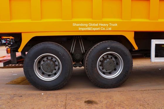 Shacman F3000 Heavy Duty Dump Truck dengan muatan 50 ton 12 Forward + 2 Reverse manual transmission dan tangki bahan bakar 500 liter