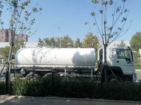 Harga Pabrik Truk Tangki Air Penyiram Jalan HOWO
