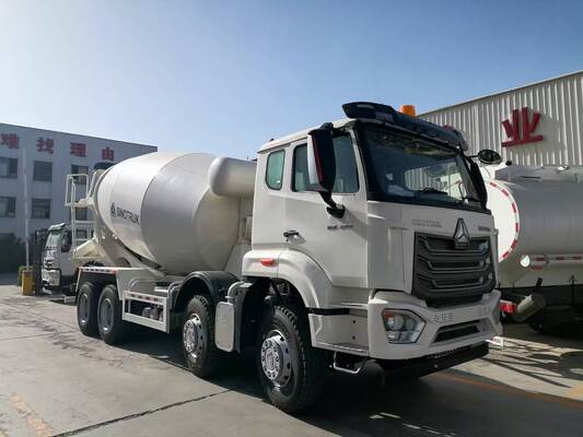 Truk Mixer HOWO Berkinerja Tinggi dengan Mesin 371HP, Kapasitas Drum 10-12 m3 dan Standar Emisi Euro 2