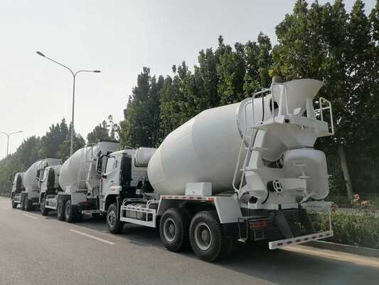HOWO CNG Concrete Mixer Truck dengan 6-10 m3 Kapasitas Drum dan 6×4 Drive Mode Didorong oleh CNG 336-371 HP Engine