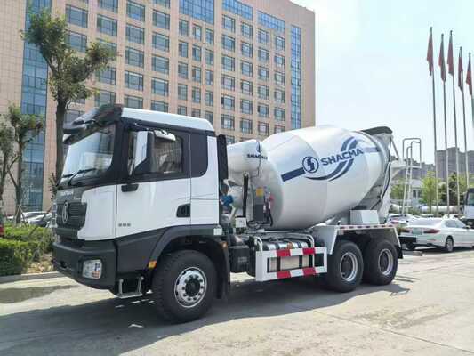 HOWO CNG Concrete Mixer Truck dengan 6-10 m3 Kapasitas Drum dan 6×4 Drive Mode Didorong oleh CNG 336-371 HP Engine