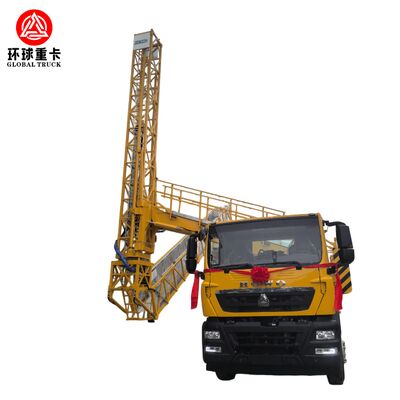 HOWO Kendaraan inspeksi jembatan bertenaga diesel dengan lift boom lipat dan mesin Euro 5/6 untuk kedalaman kerja 14-22 meter