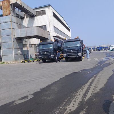 HOWO 15CBM Truk Penyedot Limbah Vakum dengan Mesin 266HP dan Penggerak 6×4 untuk Pembersihan Tangki Septik