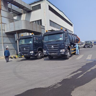 HOWO 15CBM Truk Penyedot Air Limbah Vakum dengan 6×4 Drive Type dan Hydraulic Tipping Discharge untuk Pembersihan Septic Tank