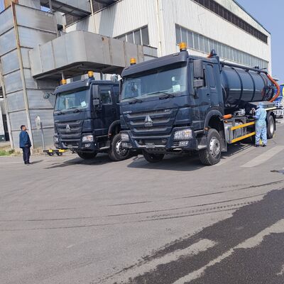 HOWO 15CBM Truk Penyedot Air Limbah Vakum dengan Penggerak 6×4 dan Mesin 336HP untuk pembersihan Septic Tank dan Limbah Industri