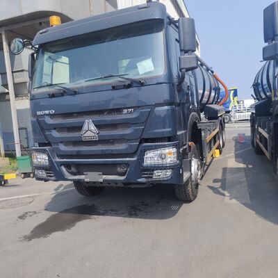 HOWO 15CBM Truk Penyedot Limbah Vakum dengan 371 tenaga kuda dan roda penggerak 6×4 untuk pembersihan limbah industri