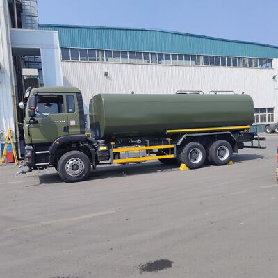 HOWO TX 6×4 truk tangki air dengan muatan 20T dan standar emisi Euro 2 untuk pembersihan jalan dan pengendalian debu