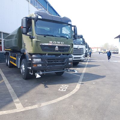 HOWO TX 6×4 truk tangki air dengan muatan 20T dan standar emisi Euro 2 untuk penghapusan debu jalan dan penggunaan kotamadya