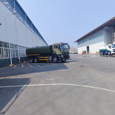 HOWO TX 6×4 Tangki air truk dengan 20T muatan Euro 2 standar emisi dan 6×4 drive wheel untuk pembersihan jalan