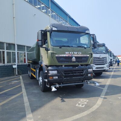 HOWO TX 6×4 Tangki air truk dengan 20T muatan Euro 2 standar emisi dan 6×4 drive wheel untuk pembersihan jalan