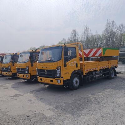 HOWO 4×2 Crash Cushion Truck dengan Penyerapan Energi Berkinerja Tinggi dan Desain Penggantian Modular untuk Keselamatan Jalan Raya