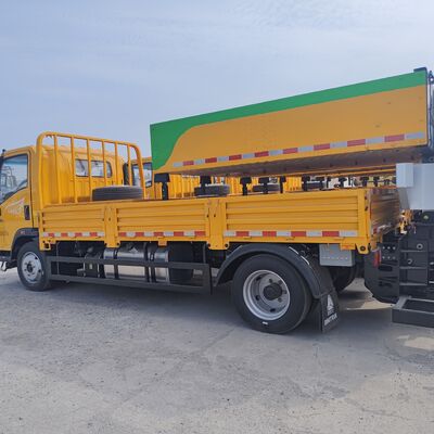 HOWO 4×2 Crash Cushion Truck dengan Struktur Penyerap Energi Baja Multi-lapis Sistem Pengangkat Hidraulik dan Lampu Peringatan LED untuk Keselamatan Jalan Raya