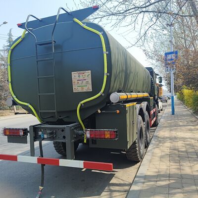 HOWO 6x6 Off-Road Fuel Tank Truck dengan muatan 20T dan mesin diesel untuk pertambangan