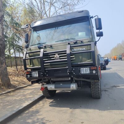 HOWO 6x6 Off-Road Fuel Tank Truck dengan muatan 20T dan mesin diesel untuk pertambangan