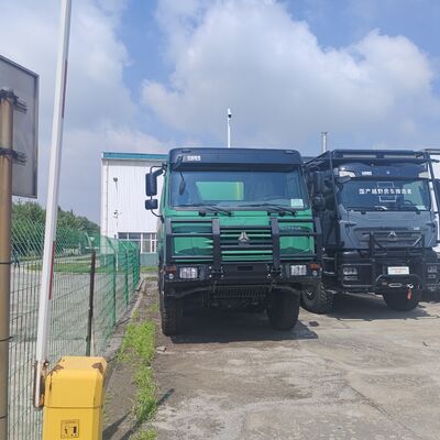 HOWO 6×4 truk tangki air dengan kapasitas 20.000L, mesin 371HP dan tangki baja karbon untuk pembersihan jalan dan penghapusan debu