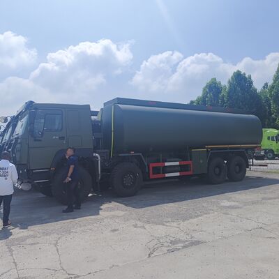 HOWO 8×8 60000L Tank Tank dengan mesin 371HP untuk transportasi bahan bakar tugas berat