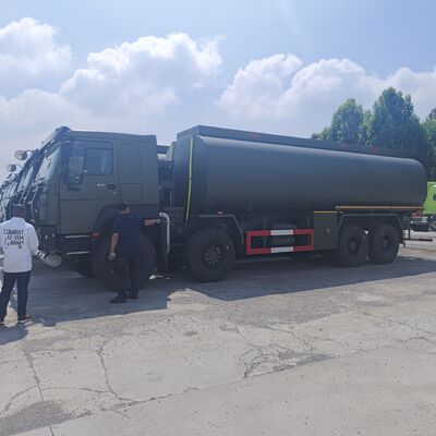 HOWO 8×8 60000L Tank Tank dengan mesin 371HP untuk transportasi bahan bakar tugas berat