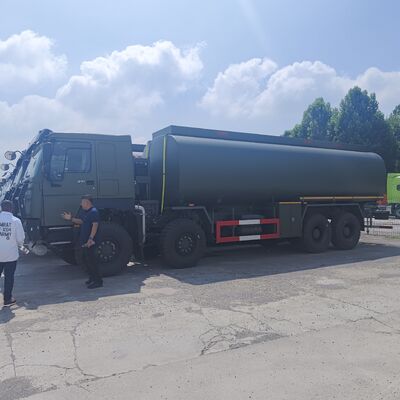 HOWO 8×8 45,000L Tank Tank Tank dengan Mesin 371HP dan 8×8 All-Wheel Drive untuk Transportasi Bahan Bakar Berat