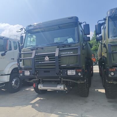 HOWO 8×8 40.000L Fuel Tank Truck dengan mesin 371HP dan 8×8 All-Wheel Drive untuk transportasi bahan bakar tugas berat