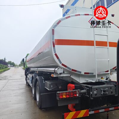 Truk Tangki Bahan Bakar HOWO NX 8x4 30000L Truk Bowser Diesel Tugas Berat untuk Pasar Mozambik