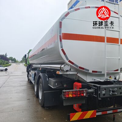 Truk Tangki Bahan Bakar HOWO NX 8x4 30000L Truk Bowser Diesel Tugas Berat untuk Pasar Mozambik