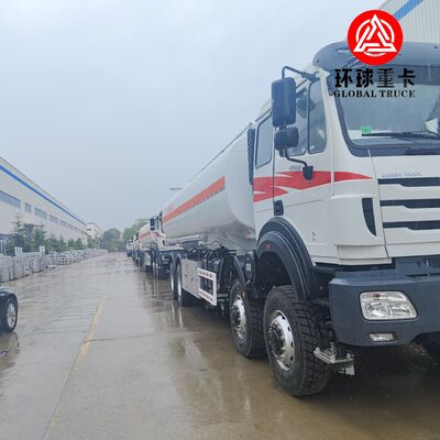 Beiben 8x8 truk tangki minyak 35.000L truk tangki bahan bakar tugas berat untuk proyek pertambangan Kongo