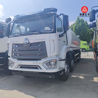 Truk Tangki Bahan Bakar HOWO NX 8x4 30000L Truk Bowser Diesel Tugas Berat untuk Transportasi Bahan Bakar Kenya