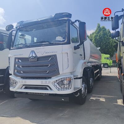 Truk Tangki Bahan Bakar HOWO NX 8x4 30000L Truk Bowser Diesel Tugas Berat untuk Transportasi Bahan Bakar Kenya