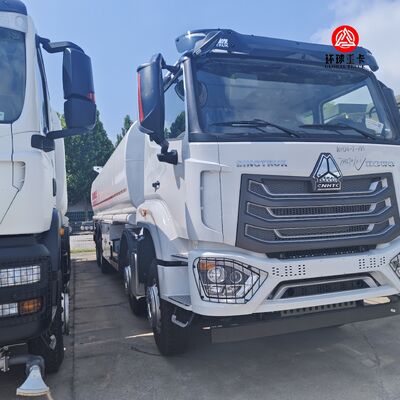 Truk Tangki Bahan Bakar HOWO NX 8x4 30000L Truk Bowser Diesel Heavy Duty untuk Pertambangan dan Distribusi Bahan Bakar Zambia