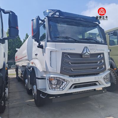 Truk Tangki Bahan Bakar HOWO NX 8x4 30000L Truk Bowser Diesel Heavy Duty untuk Pertambangan dan Distribusi Bahan Bakar Zambia