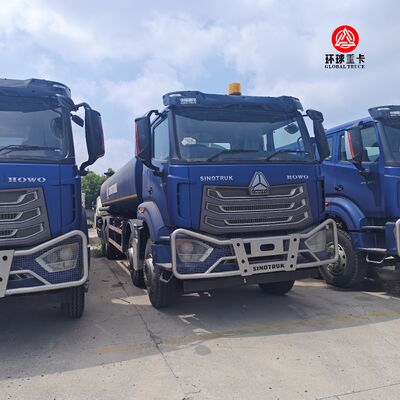Truk Tangki Bahan Bakar HOWO NX 8x4 30000L Truk Bowser Diesel Tugas Berat untuk Pasar Nigeria