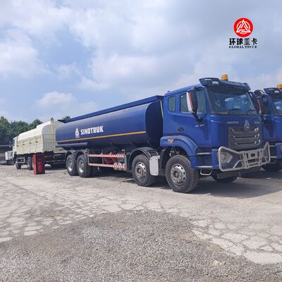 Truk Tangki Bahan Bakar HOWO NX 8x4 30000L Truk Tangki Minyak Diesel Tugas Berat untuk Pasar Afrika