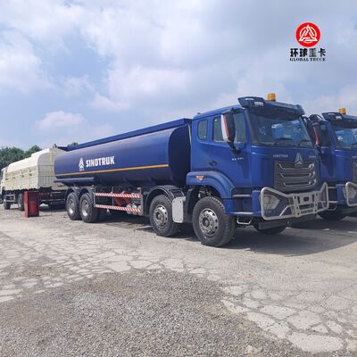 Truk Tangki Bahan Bakar HOWO NX 8x4 30000L Truk Tangki Minyak Diesel Tugas Berat untuk Pasar Afrika
