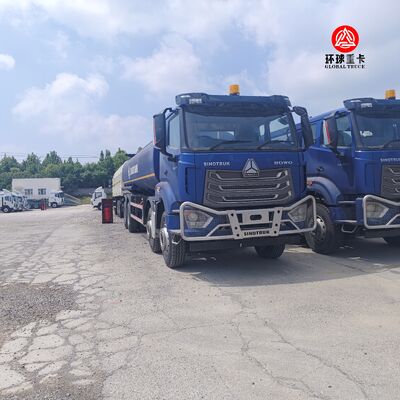 Truk Tangki Bahan Bakar HOWO NX 8x4 30000L Truk Bowser Diesel Tugas Berat untuk Pasar Nigeria